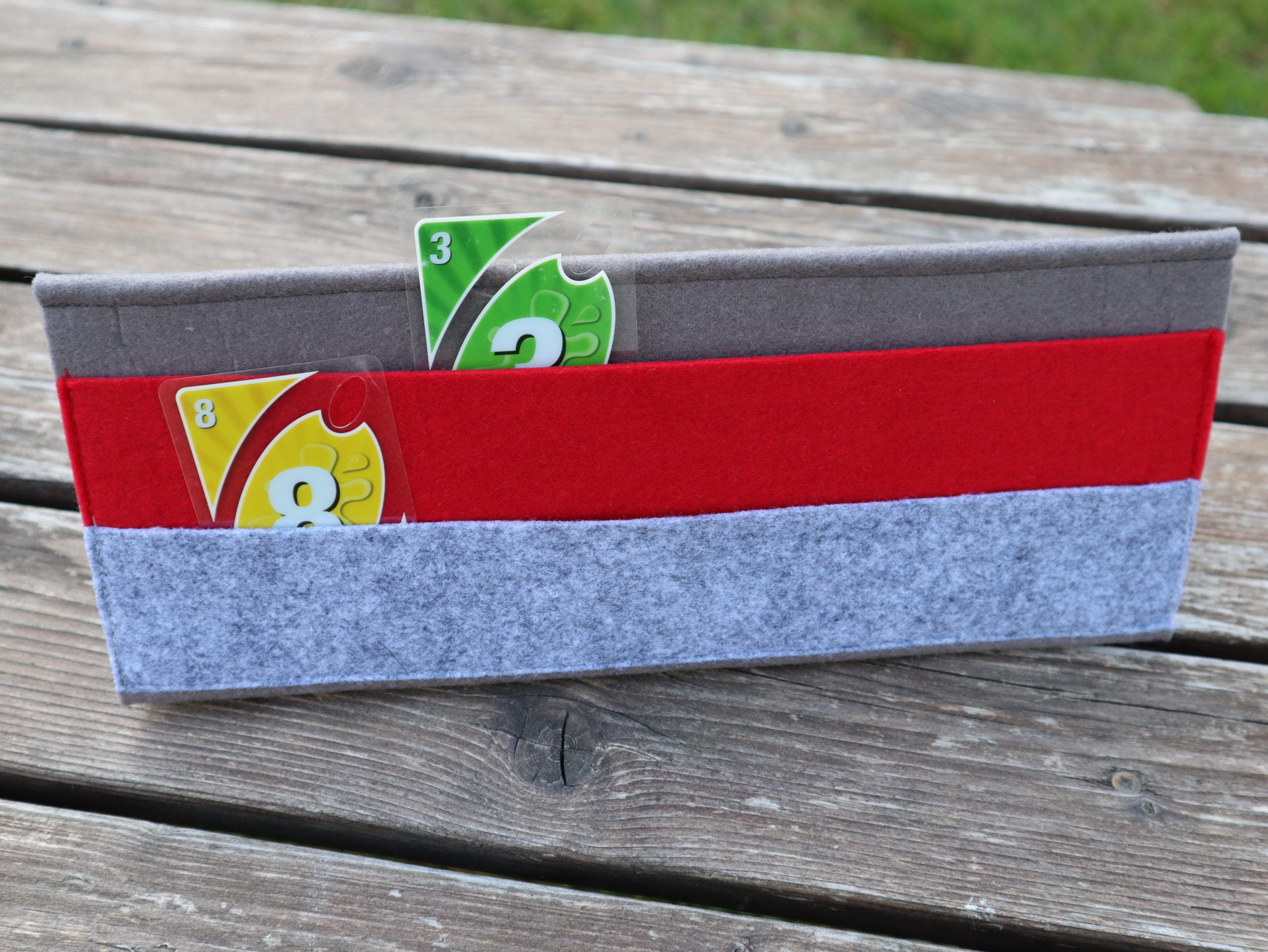Kartenhalter grau rot